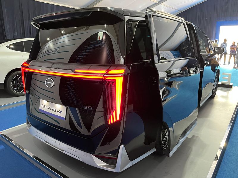 GAC E9 PHEV pesaing Toyota Alphard dan Denza D9