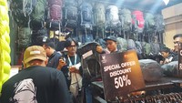 Tahun ini Indofest 2025, berlangsung di JICC Hall B dan menampilkan 139 jenama yang terdiri dari 104 brand lokal dan 54 brand luar. Diantaranya Eiger, Consina, Alltrex, Rei, Altitude Gear, Garmin, Outfrai, Colombia, Polygon dan masih banyak lainnya. Diskon yang ditawarkan mulai dari 10- 70%.