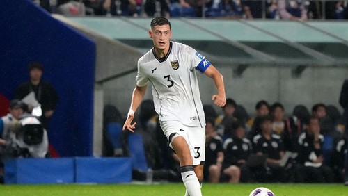 SUITA, JAPAN - JUNE 10: Jay Idzes of Indonesia in action during the FIFA World Cup Asian Third Qualifier Group C match between Japan and Indonesia at Panasonic Stadium Suita on June 10, 2025 in Suita, Osaka, Japan. (Photo by Koji Watanabe/Getty Images)