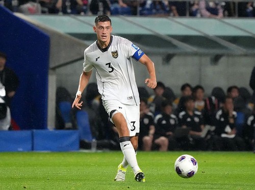 SUITA, JAPAN - JUNE 10: Jay Idzes of Indonesia in action during the FIFA World Cup Asian Third Qualifier Group C match between Japan and Indonesia at Panasonic Stadium Suita on June 10, 2025 in Suita, Osaka, Japan. (Photo by Koji Watanabe/Getty Images)