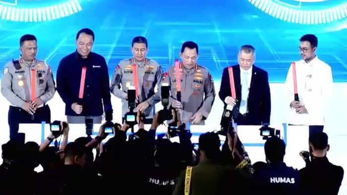 Kapolri Jenderal Listyo Sigit Prabowo dan Kakorlantas Polri Irjen Agus Suryonugroho. (Dok. ist)