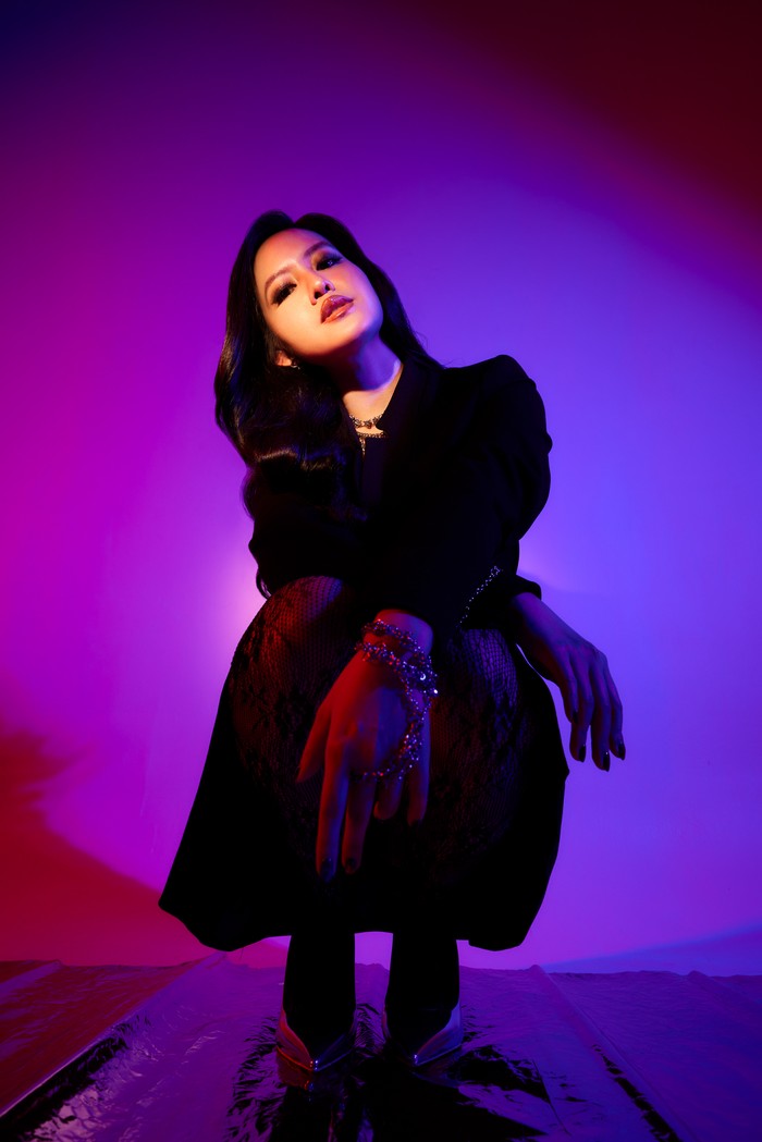 Kay Sebastene Kay Sebastene luncurkan single IM NOT sebagai pembuka album debutnya. Lagu ini mengekspresikan kejujuran emosional dan perjalanan karirnya.