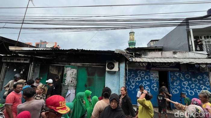 Kebakaran di Jalan Sabutung Baru, Makassar.