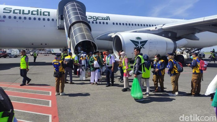 Kedatangan jemaah haji asal Tulungagung di Bandara Juanda