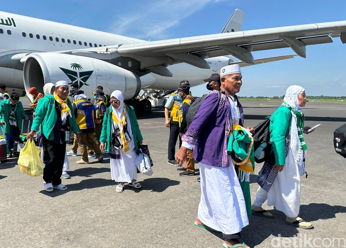 Kedatangan jemaah haji asal Tulungagung di Bandara Juanda