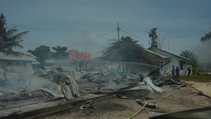 Kondisi pasca rumah karyawan PT SSL di Siak dibakar. (Dok Istimewa)