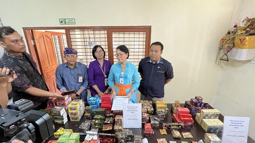 Konferensi pers BPOM Denpasar soal penyitaan 73 jenis obat yang mengandung bahan kimia, Kamis (12/6/2025). (Rizki Setyo/detikBali)