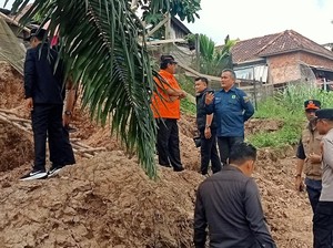 9 Rumah di Muba Longsor Akibat Abrasi Sungai Musi