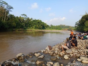 Seorang Pria Hilang Terseret Banjir Sungai Progo Magelang