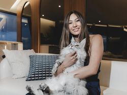 Sosok Perempuan Menawan Berharta Triliunan Tapi Hidup Hemat