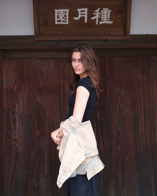 Dalam postingan yang dibagikan di media sosial, Luna terlihat menikmati waktu di Jepang. Ia mengaku baru pertama kali pergi ke sana. Foto: Instagram Luna Bijl