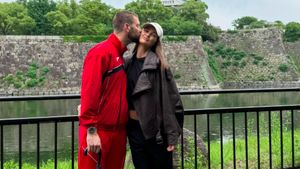 Gaya Supermodel Luna Bijl Dukung Maarten Paes di Jepang Sambil Jalan-jalan