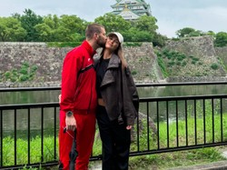 Gaya Supermodel Luna Bijl Dukung Maarten Paes di Jepang Sambil Jalan-jalan