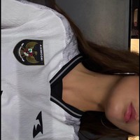 Kedatangan Luna ke Jepang utamanya tentu untuk menonton Paes bertanding membela negaranya. Selagi memamerkan penampilan cantik dengan jersey putih bernomor satu, ia menulis ‘Let’s go Indonesia’. Foto: TikTok Luna Bilj