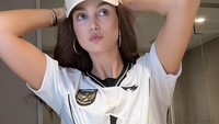 Luna Bijl adalah tunangan Maarten Paes. Bijl adalah model asal Belanda yang banyak bekerja sama dengan merek-merek ternama. Dia menjadi salah satu model internasional yang wajahnya banyak muncul untuk merek, seperti Louis Vuitton dan Chanel. Foto: TikTok Luna Bilj