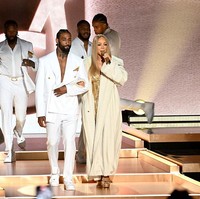 Mariah Carey mencuri perhatian saat tampil di panggung BET Awards 2025 yang digelar di Peacock Theater, Los Angeles, Senin malam waktu setempat. Daily Mail mengabarkan, pelantun Hero itu memperlihatkan transformasi penampilan dramatis dalam balutan busana glamor yang menampilkan tubuh langsing. (Foto: Getty Images for BET/Paras Griffin)