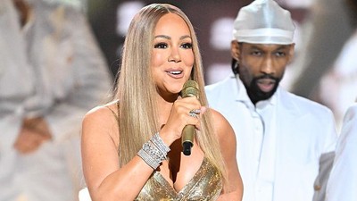 Foto: Mariah Carey Pamer Penampilan Baru di Panggung, Dipuji Makin Langsing
