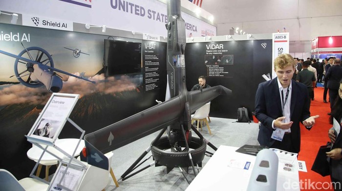 Melihat Pesawat Nirawak dari Berbagai Negara di Indo Defence 2025 Pesawat nirawak dari berbagai negara tampil di Indo Defence 2025. Teknologi ini jadi sorotan utama karena perannya dalam operasi modern.