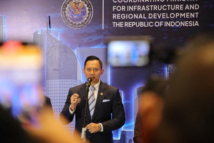 Menteri Koordinator Bidang Infrastruktur dan Pembangunan Kewilayahan, Agus Harimurti Yudhoyono (AHY) menegaskan pentingnya pendekatan holistik dalam menangani banjir dan penurunan permukaan tanah di Indonesia, terutama di Jakarta.