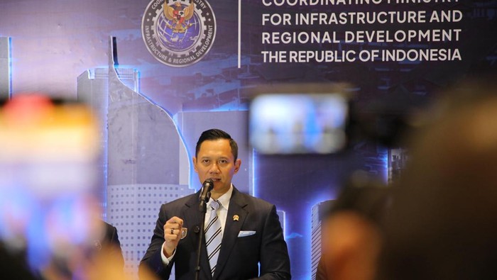 Menteri Koordinator Bidang Infrastruktur dan Pembangunan Kewilayahan, Agus Harimurti Yudhoyono (AHY) menegaskan pentingnya pendekatan holistik dalam menangani banjir dan penurunan permukaan tanah di Indonesia, terutama di Jakarta.