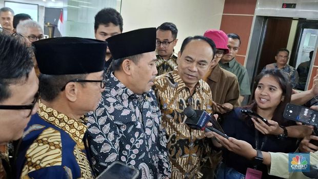 Menteri Koperasi Budi Arie dalam diskusi tematik di Ombudsman RI, Kamis (12/6/2025). (CNBC Indonesia/Chandra)