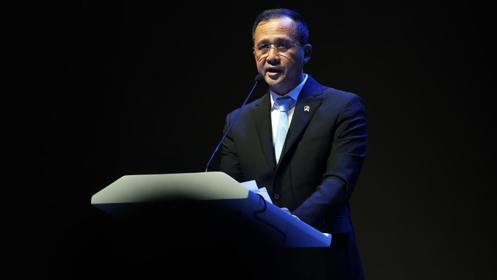 Menteri Transmigrasi M. Iftitah Sulaiman Suryanagara