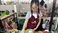 Uduk Koci hadir menyediakan nasi uduk yang membawa kehangatan untuk orang tersayang. Mereka juga sempat viral di media sosial karena konten marketing unik. Foto: Detikcom / Atiqa Rana