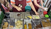 Resepnya pun dibawa oleh mereka sendiri. Ketiga anggota tim berbagi tugas membawa resep unggulan dari rumah mereka untuk dikembangkan. Foto: Detikcom / Atiqa Rana
