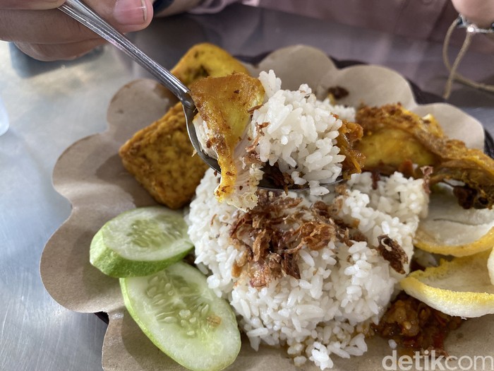 Nasi Uduk Betawi Enak Racikan Koko Cici, Harganya Mulai Rp 18 Ribu Nasi Uduk Betawi Enak Racikan Koko Cici, Harganya Mulai Rp 18 Ribu