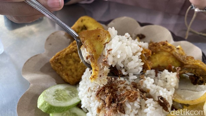 Nasi Uduk Betawi Enak Racikan Koko Cici, Harganya Mulai Rp 18 Ribu