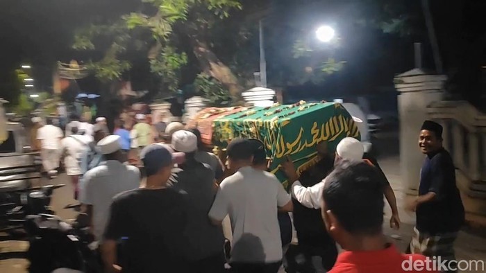 Pemakaman perempuan yang ditemukan tewas bugil di Pasuruan