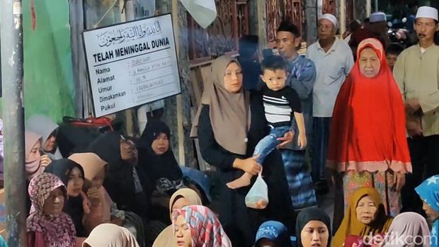Pemakaman perempuan yang ditemukan tewas bugil di Pasuruan