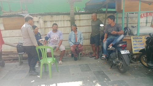 Seksi Kedokteran dan Kesehatan (Sidokkes) Polres Manggarai Barat melakukan pemeriksaan kesehatan gratis pengemudi ojek di Labuan Bajo, Manggarai Barat, NTT Kamis (12/6/2025).