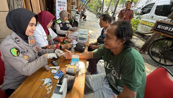 Pemeriksaan kesehatan gratis di RS Bhayangkara Surabaya