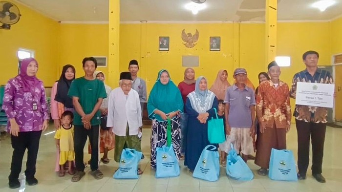Pemerintah Provinsi Jawa Tengah melakukan berbagai upaya penanganan kepada korban banjir rob di wilayah Kabupaten Demak.