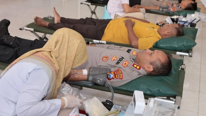 Polres Lamongan gelar bakti kesehatan donor darah