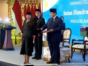 Prabowo Serahkan SK ke Perwakilan Hakim di Mahkamah Agung
