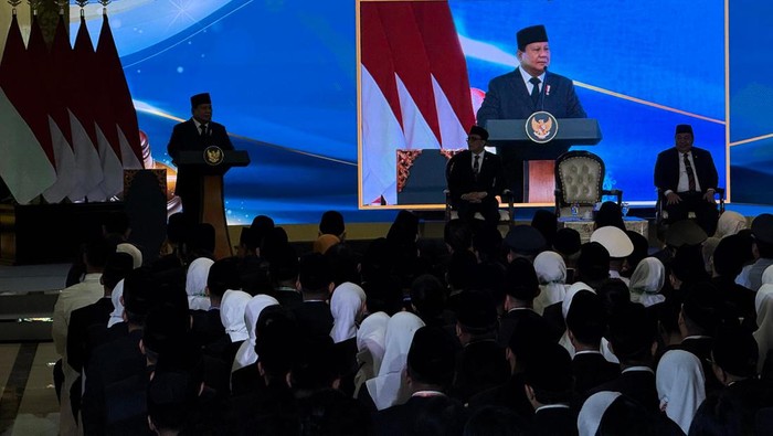 Presiden Prabowo Subianto mengumumkan kenaikan gaji hakim, Kamis (12/6/2025). Kenaikan ini demi mewujudkan kesejahteraan hakim.