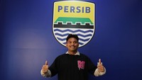 Saddil Ramdani jadi rekrutan yang pertama diumumkan Persib Bandung. Pengumuman dilakukan menggunakan sarana videotron di salah satu titik di Kota Bandung.