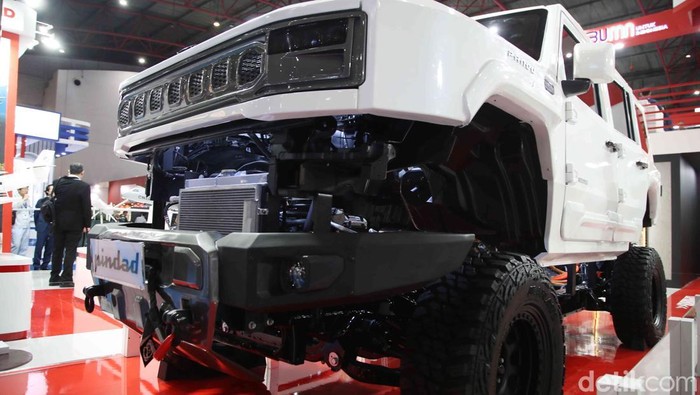 Si Pandu MV3 EV, Kendaraan Taktis Listrik Karya Anak Bangsa Presiden Prabowo meresmikan MV3 EV Pandu, kendaraan taktis listrik buatan Pindad di Indo Defence 2025. Kendaraan ini jadi simbol awal kemandirian alutsista ramah lingkungan.