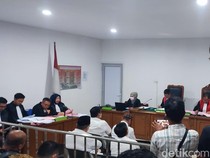 Eks Gubernur Bengkulu Jalani Sidang Dakwaan Korupsi di Sektor SDA