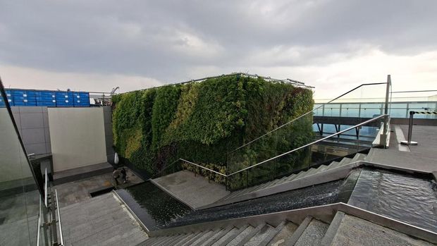 Sky Garden merupakan sebuah taman modern yang berada di gedung tertinggi di Indonesia, yaitu Autograph Tower.