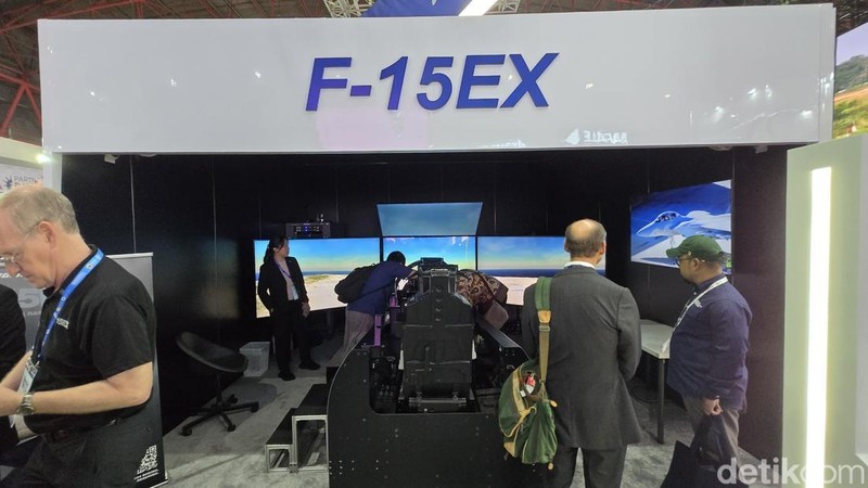 Teknologi Perang di Indo Defence Forum 2025