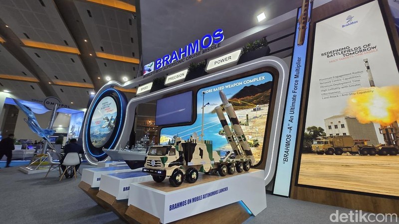 Teknologi Perang di Indo Defence Forum 2025