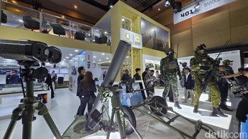 Pameran baju tempur dan peralatannya dari PT Indonesia Defense and Security Technologies (IDST). Foto: Fitraya Ramadhanny/detikINET