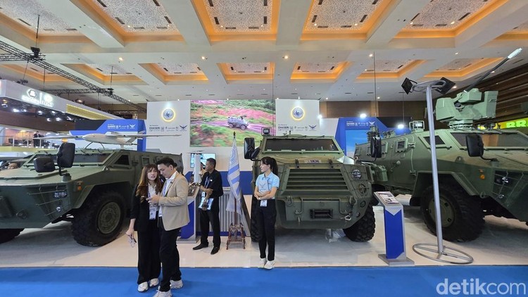 Teknologi Perang di Indo Defence Forum 2025