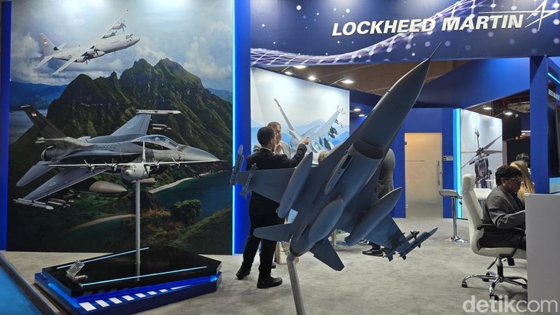 Teknologi Perang di Indo Defence Forum 2025