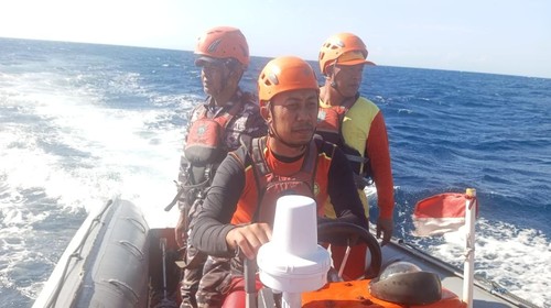 Tim SAR gabungan saat melakukan pencarian pemancing yang hilang di perairan Desa Bunutan, Kecamatan Abang, Karangasem, Kamis (12/6/2025). (Dok. Basarnas Karangasem)