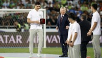 Tim nasional Uzbekistan mendapatkan kejutan istimewa setelah memastikan tempat di Piala Dunia FIFA 2026. Seusai kemenangan 3-0 atas Qatar dalam laga terakhir kualifikasi, seluruh pemain dan staf pelatih menerima hadiah mobil baru. (REUTERS/Maxim Shemetov)