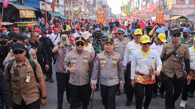 Tradisi acara Bakar Tongkang di Bagansiapiapi, Rokan Hilir (Rohil), Riau berlangsung meriah. Acara ini ramai dihadiri warga Tionghoa dari dalam dan luar negeri. (dok Polres Rohil)